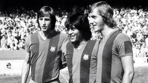 Johan Cruyff , Hugo Sotil  y Johan Neeskens, en el Nou Camp el 1 de agosto de 1974.