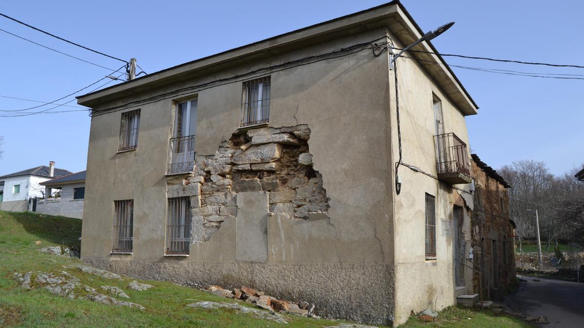 Edificio de las escuelas de Otero de Sanabria