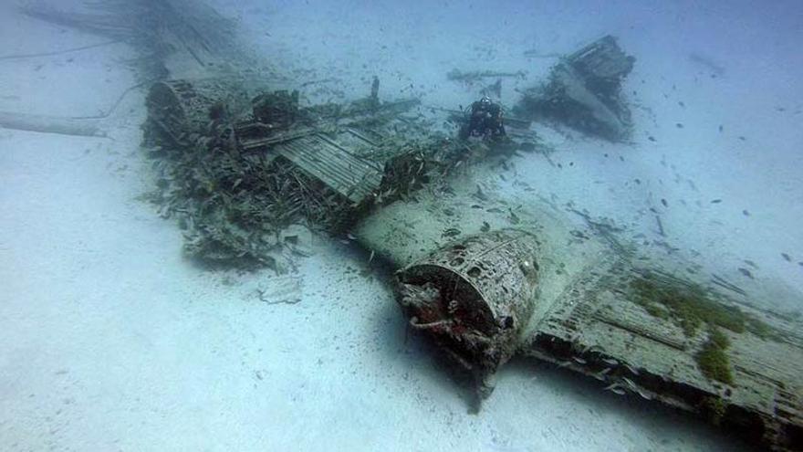 El avión que lleva 55 años bajo el mar en Gran Canaria: así luce el ‘Zorro 33’ a 29 metros de profundidad
