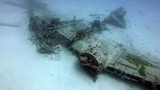 El avión que lleva 55 años bajo el mar en Gran Canaria: así luce el ‘Zorro 33’ a 29 metros de profundidad