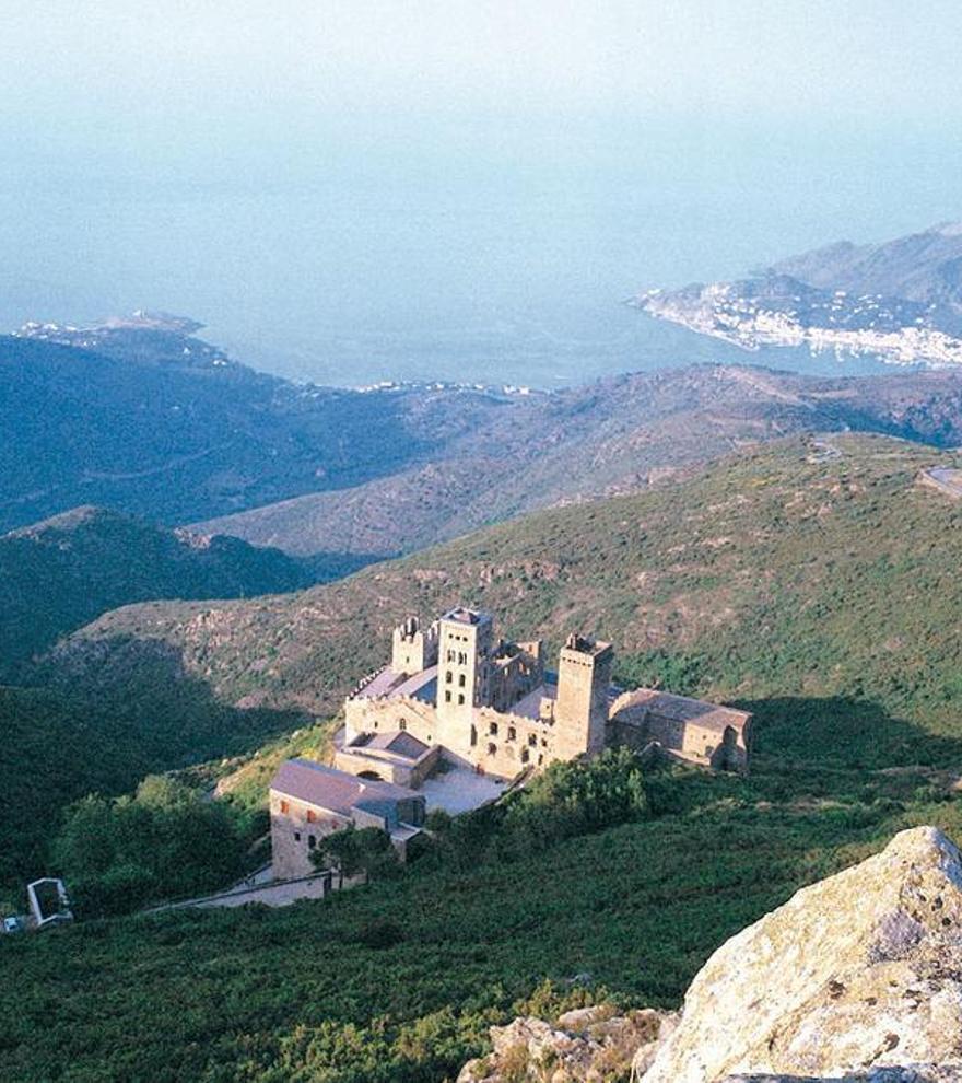 Pujar a Sant Pere a la recerca de la Cabra d’Or de Rodes