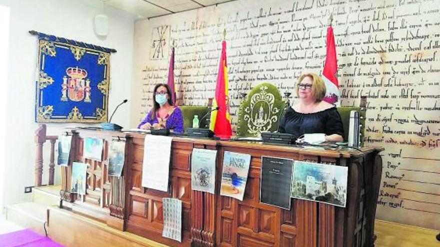 María José Pérez Rodríguez (izquierda) y María Ángeles Martínez (derecha) durante la rueda de prensa. | C.G.R.