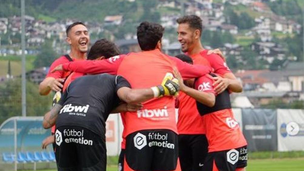 Los jugadores del Real Mallorca, durante un entrenamiento en Fulpmes.