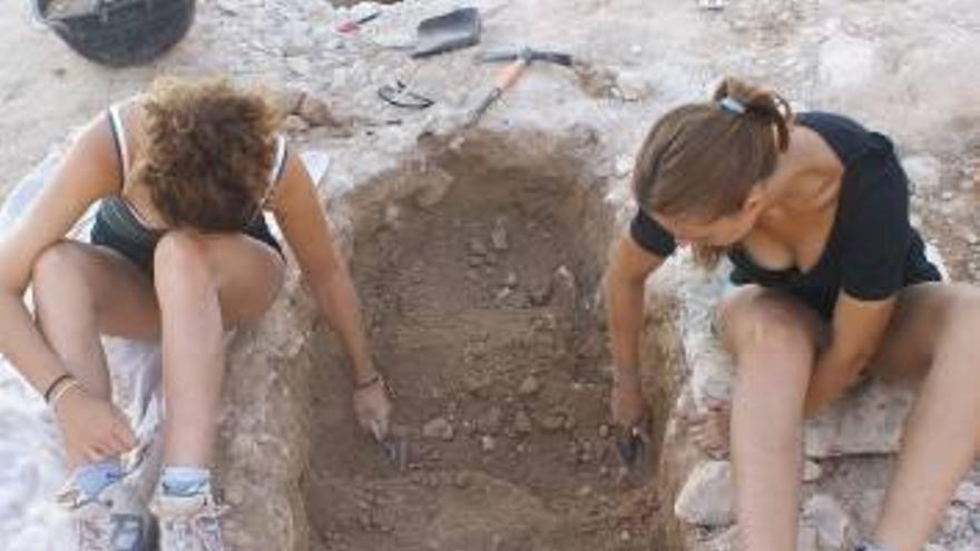 El MARQ localiza once nuevas tumbas en la pobla  medieval de Ifach
