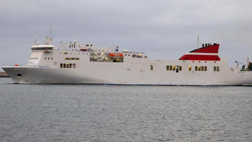 El ferry Albayzin sufre una avería camino de Lanzarote.