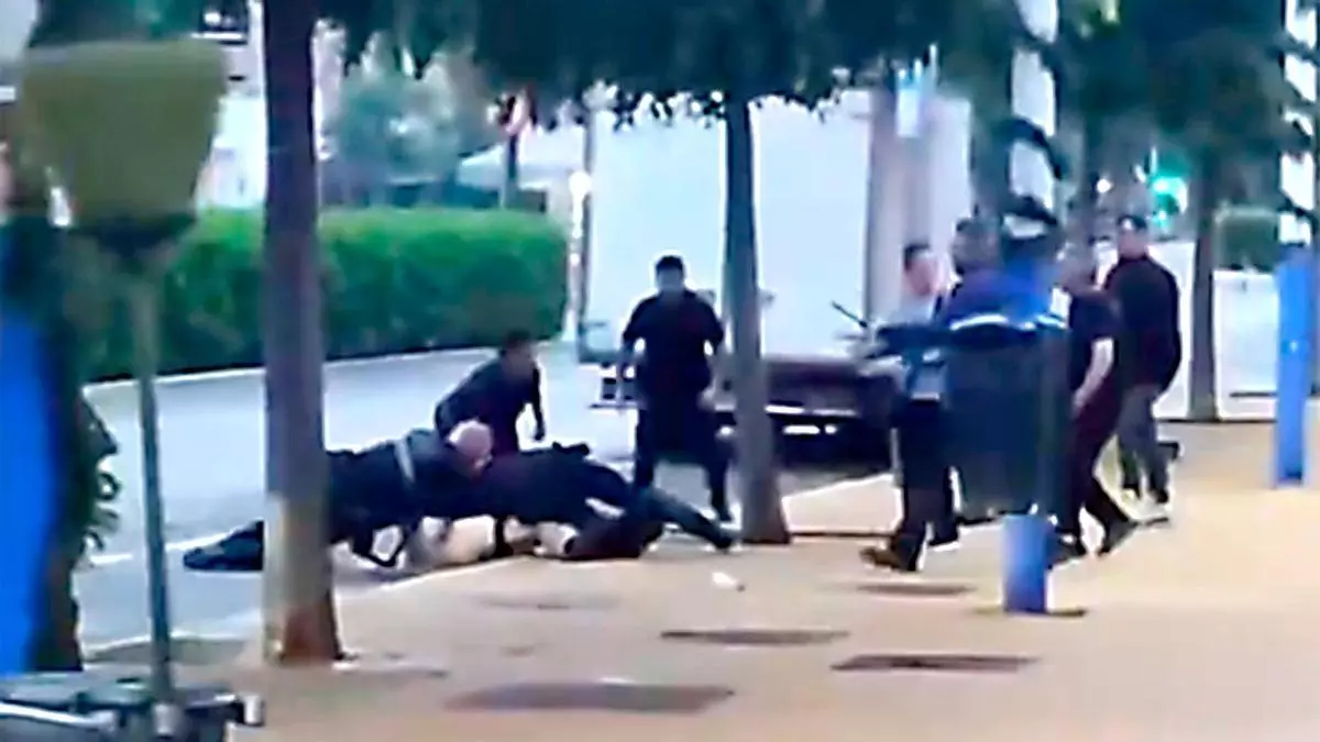 Detenido un hombre por presunta agresión sexual y lesionar a cuatro policías en la Feria de Sevilla