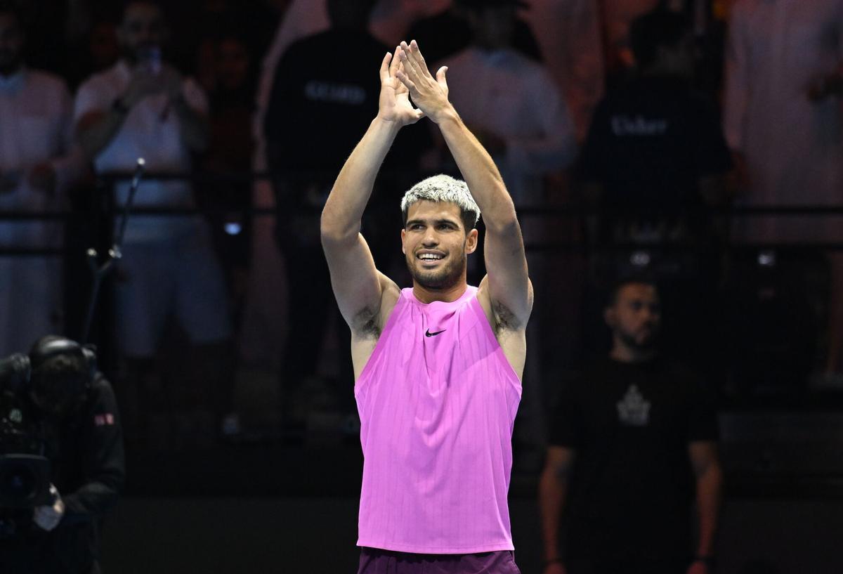 Riyadh (Saudi Arabia), 16/10/2025.- Carlos Alcaraz of Spain celebrates after winning his semifinal match against Taylor Fritz of the US at the 2025 Six Kings Slam tennis tournament in Riyadh, Saudi Arabia, 16 October 2025. (Tenis, Arabia Saudita, España) EFE/EPA/STR