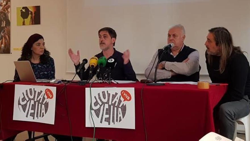 Los responsables de Ciutat Vella i Viva, ayer.