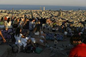 Els veïns del Turó de la Rovira reclamen que es desallotgin cada nit els búnquers del Carmel