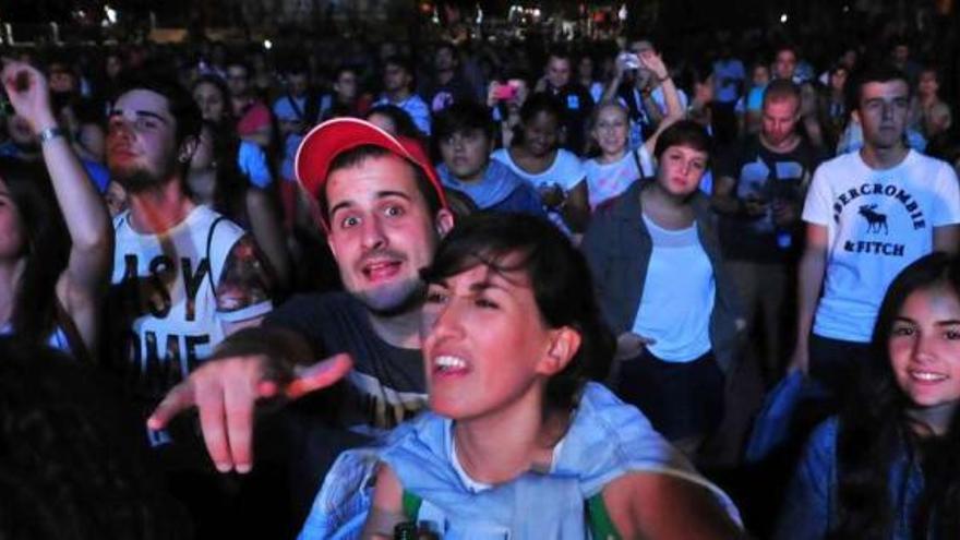 Público asistente a uno de los conciertos de las fiestas de San Roque  // Iñaki Abella