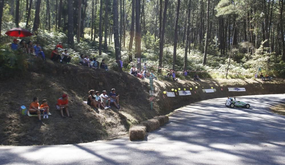 Una treintena de bólidos y numeroso público participan en el cuartos descenso Cidade de Vigo