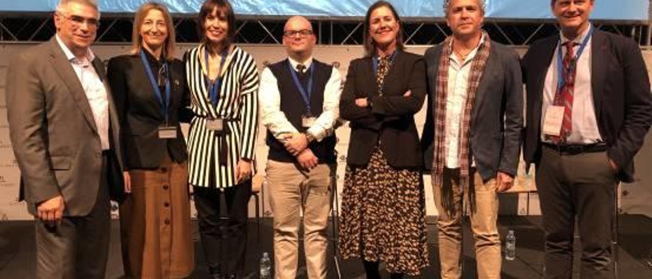 Los y las participantes en la mesa redonda de ayer en Feria Valencia.