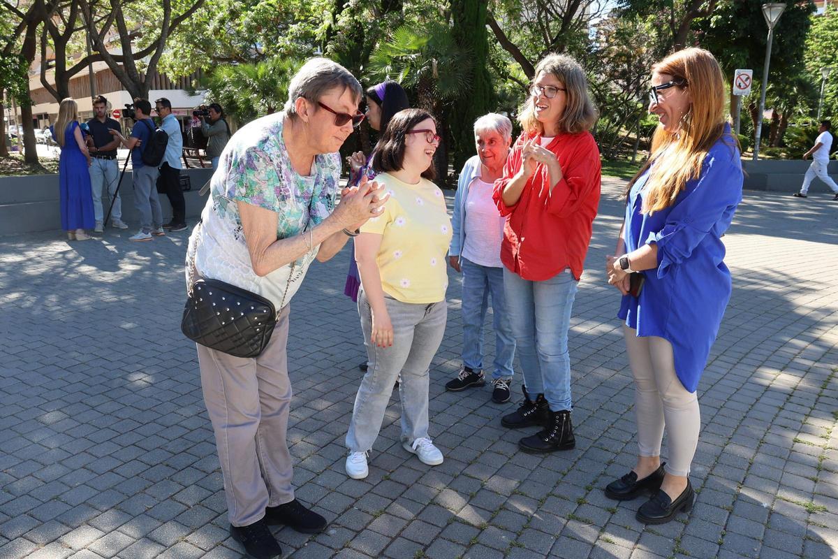 Una master class de modelaje en el Parque de la Paz, en imágenes
