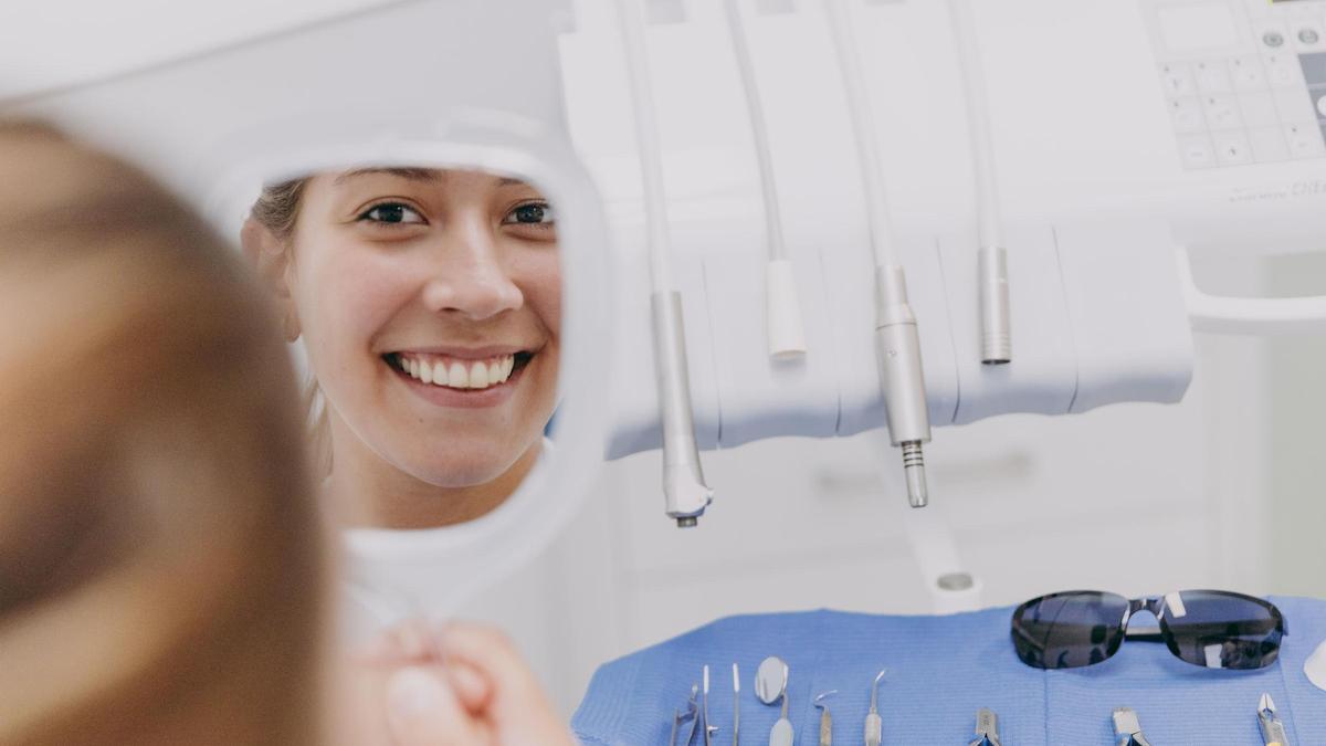 Gracias a la ortodoncia invisible es posible alinear los dientes de forma casi imperceptible.