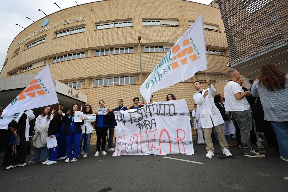 Manifestación de los médicos para exigir un estatuto propio. Manifestación de los médicos para exigir un estatuto propio.