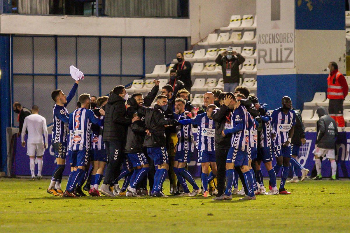 Alcoyano - Real Madrid: El Alcoyano hace historia y elimina al Madrid de la Copa del Rey (2-1)