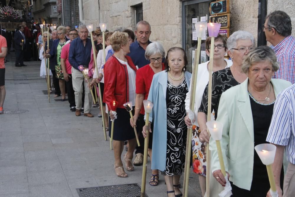 Un Cristo entre el fervor de la multitud. // Santos Álvarez