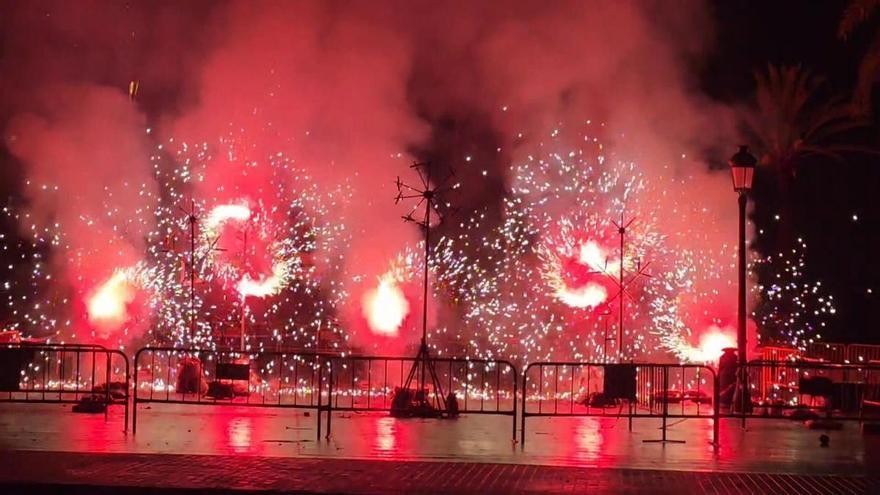 El día de Sant Vicent Ferrer empieza en València con pirotecnia