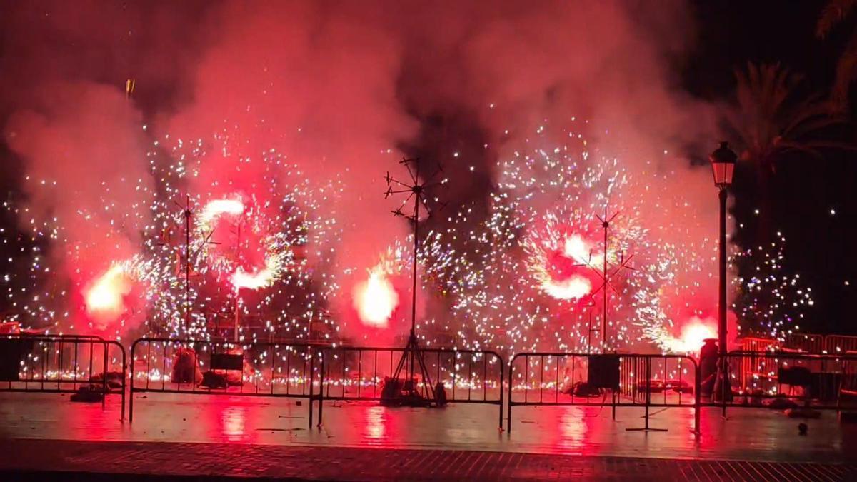 El día de Sant Vicent Ferrer empieza en València con pirotecnia