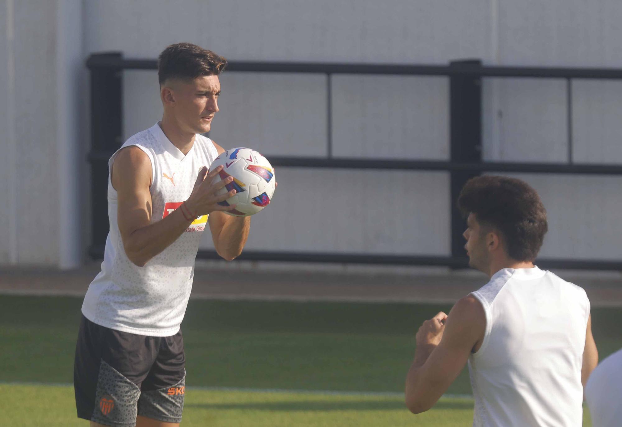 Primer entrenamiento del Valencia abierto a medios de comunicación