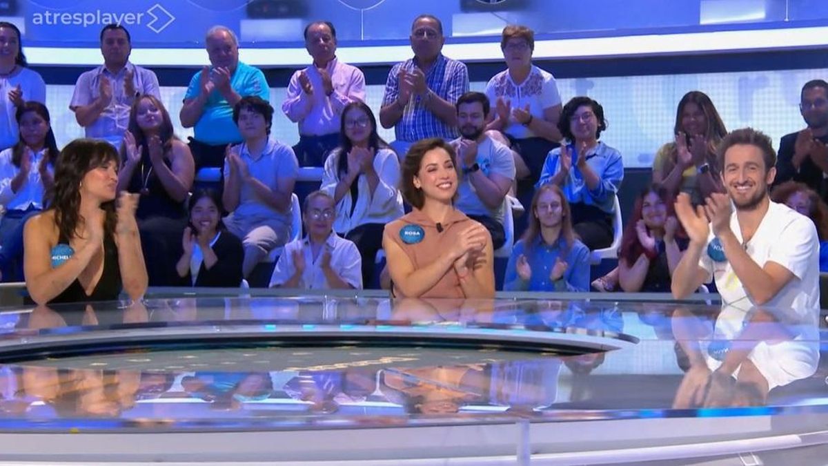 Joan Amargós a la derecha, junto a Rosa y Michelle Calvó en Pasapalabra