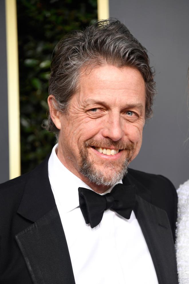 Hugh Grant con perilla y arrugas en los Globos de Oro de 2019