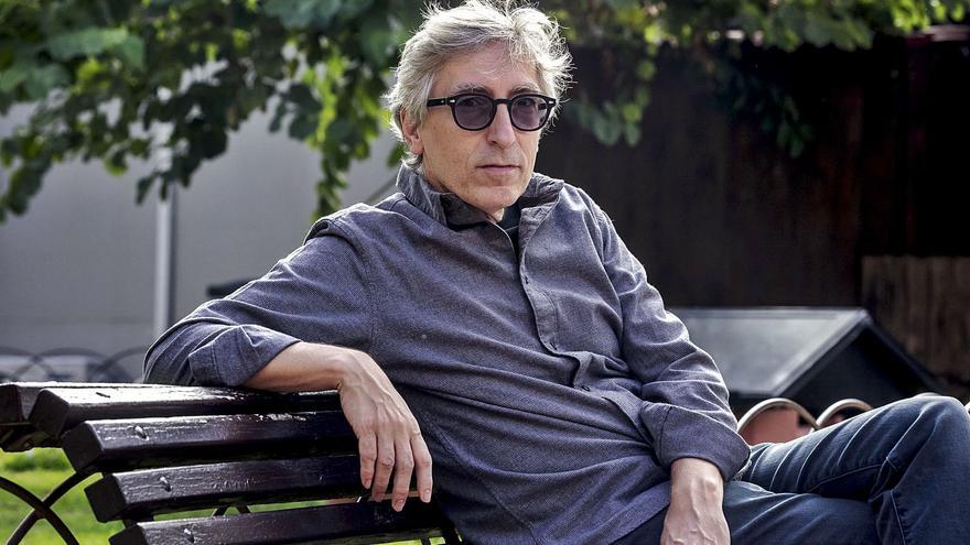 David Trueba: «A la izquierda política le falta autenticidad y parece que persigue la beatificación»