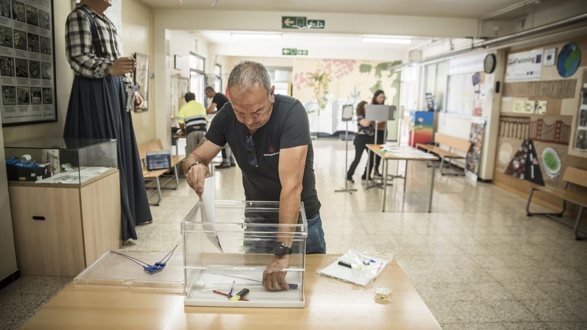 Així es preparen els col·legis electorals de Manresa per al 28-M