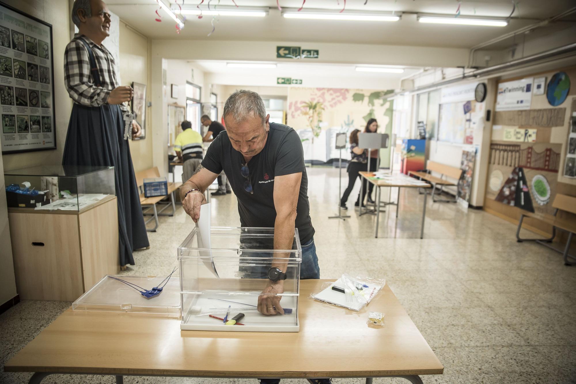 Així es preparen els col·legis electorals de Manresa per al 28-M