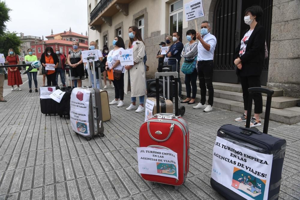 Las empresas del sector denuncian haber quedado "en un segundo plano" frente a los intereses de los grandes grupos turísticos y afirman sentirse "desprotegidos".