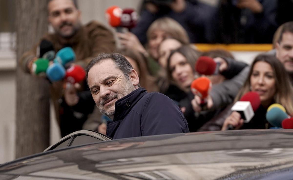 José Luis Ábalos a la salida del Tribunal Supremo.