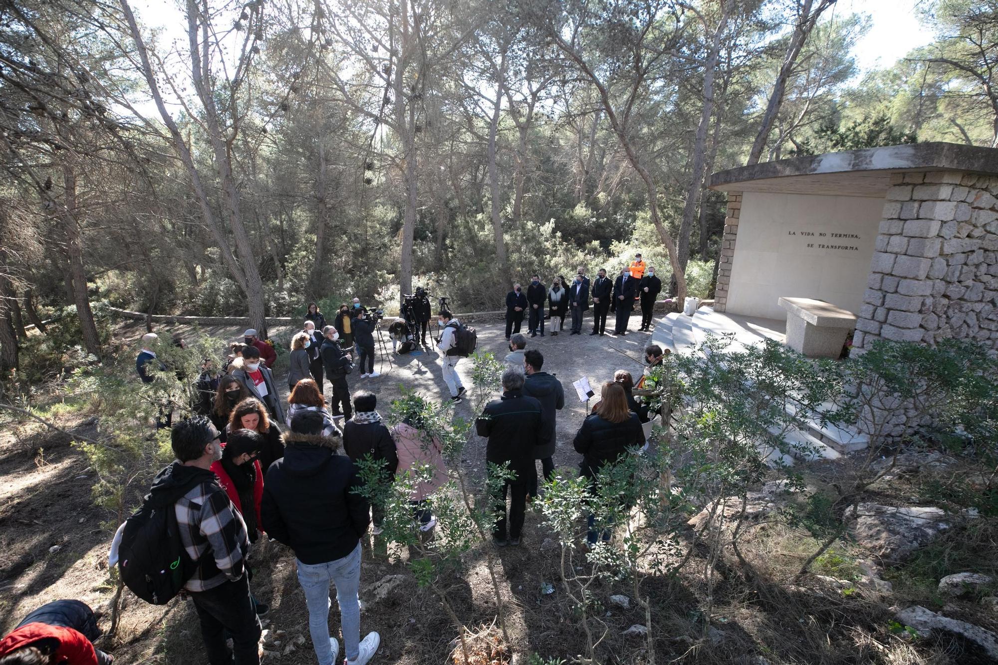 Homenaje a las víctimas del accidente aéreo de ses Roques Altes