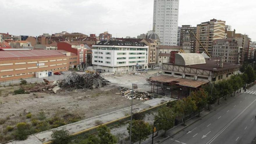 Terrenos del plan del vías tras el derribo de la estación de El Humedal.