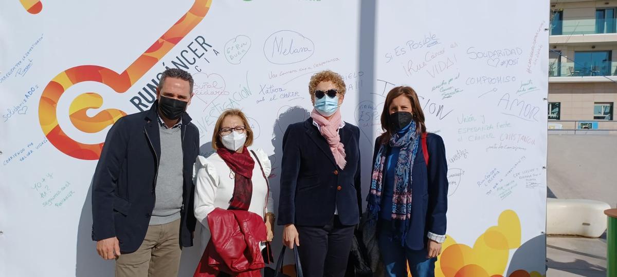 En el acto participaron la presidenta de la Asociación Contra el Cáncer de Torrent, Amparo Almerich; la concejala de Deportes de Torrent, Susi Ferrer; el diputado de Deportes de la Diputación de Valencia, Andrés Campos, y el gerente de la Fundación Deportiva Municipal, Paco Sanchís.