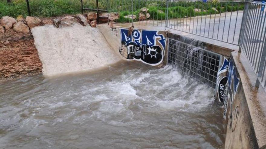 El temporal deja más de 50 litros por metro cuadrado y vías secundarias cortadas en la Vega Baja