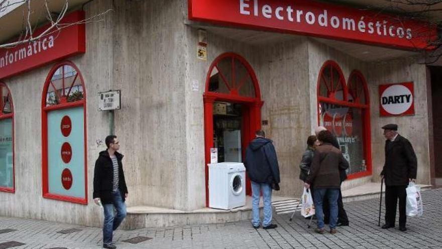 Una de las tiendas que la cadena Darty (San Luis) tiene en Vigo, en la plaza de Independencia.  // R. Grobas