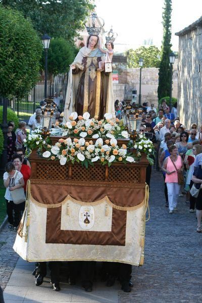 La procesión del Carmen toma el casco antiguo