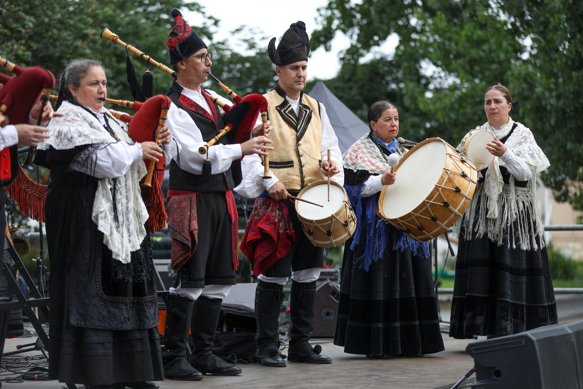 Las fiestas del barrio llenan O Birloque de música