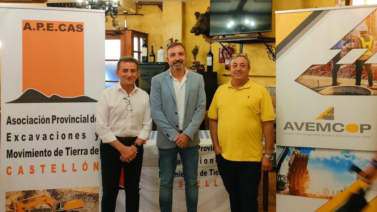 El concejal de Empleo, Jua Carlos Redondeo, en la asamblea de Apecas.