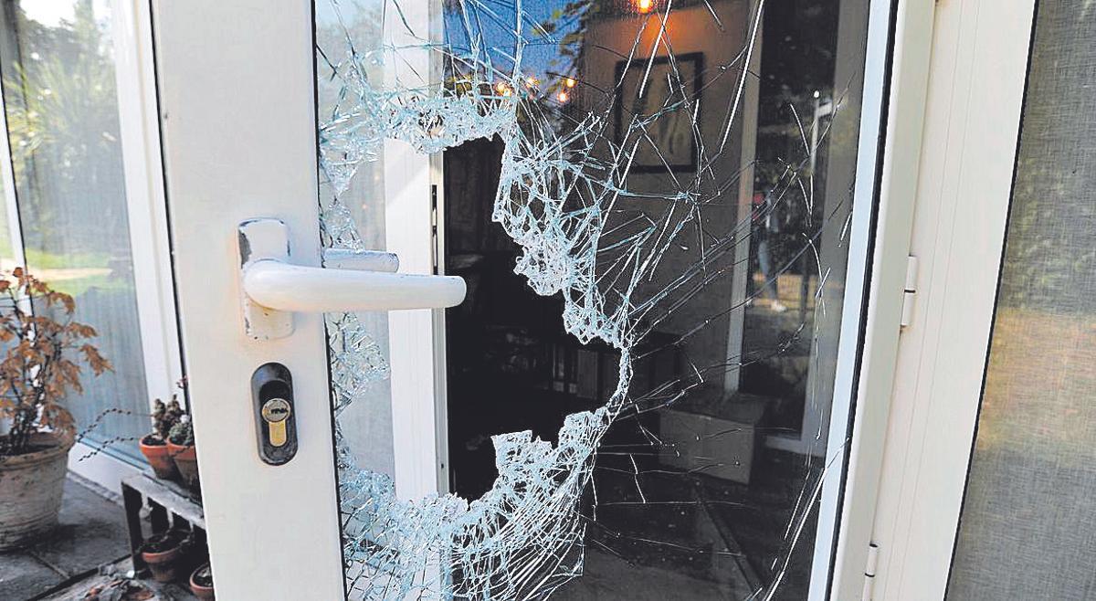 Los ladrones accedieron al interior por una puerta del jardín.