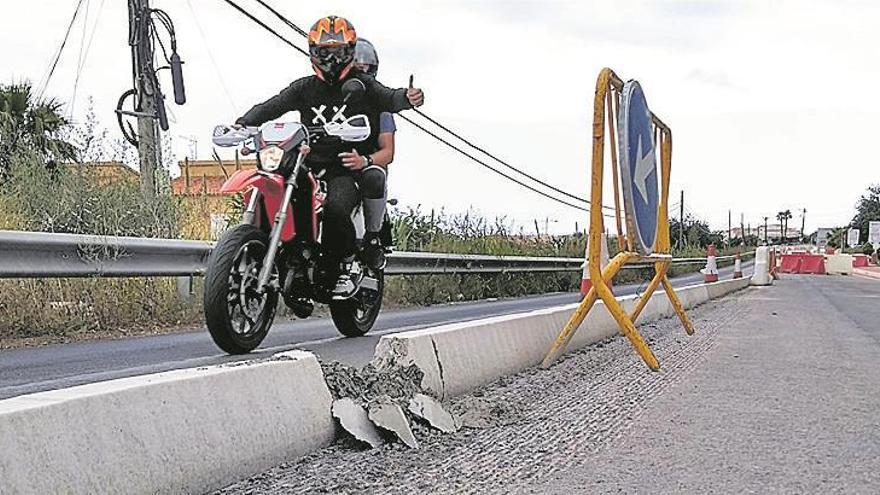 Más quejas y actos vandálicos en las obras de la CV-141 en Peñíscola