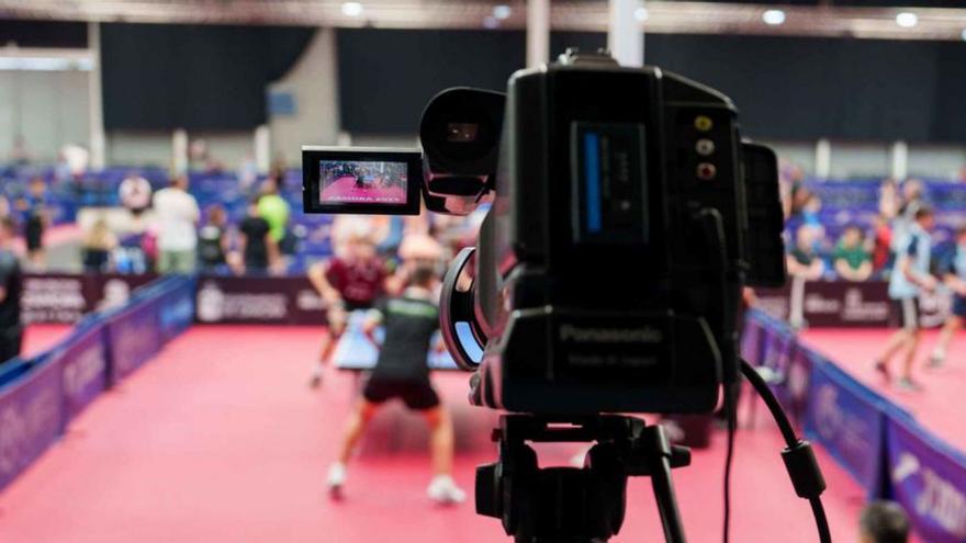 Una de las nueva cámaras que retransmite los partidos del Nacional de Tenis de Mesa durante 16 horas diarias. | RFETM