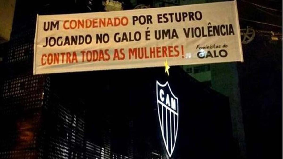 Esta es la pancarta que colgaron las torcedoras del Atlético Mineiro