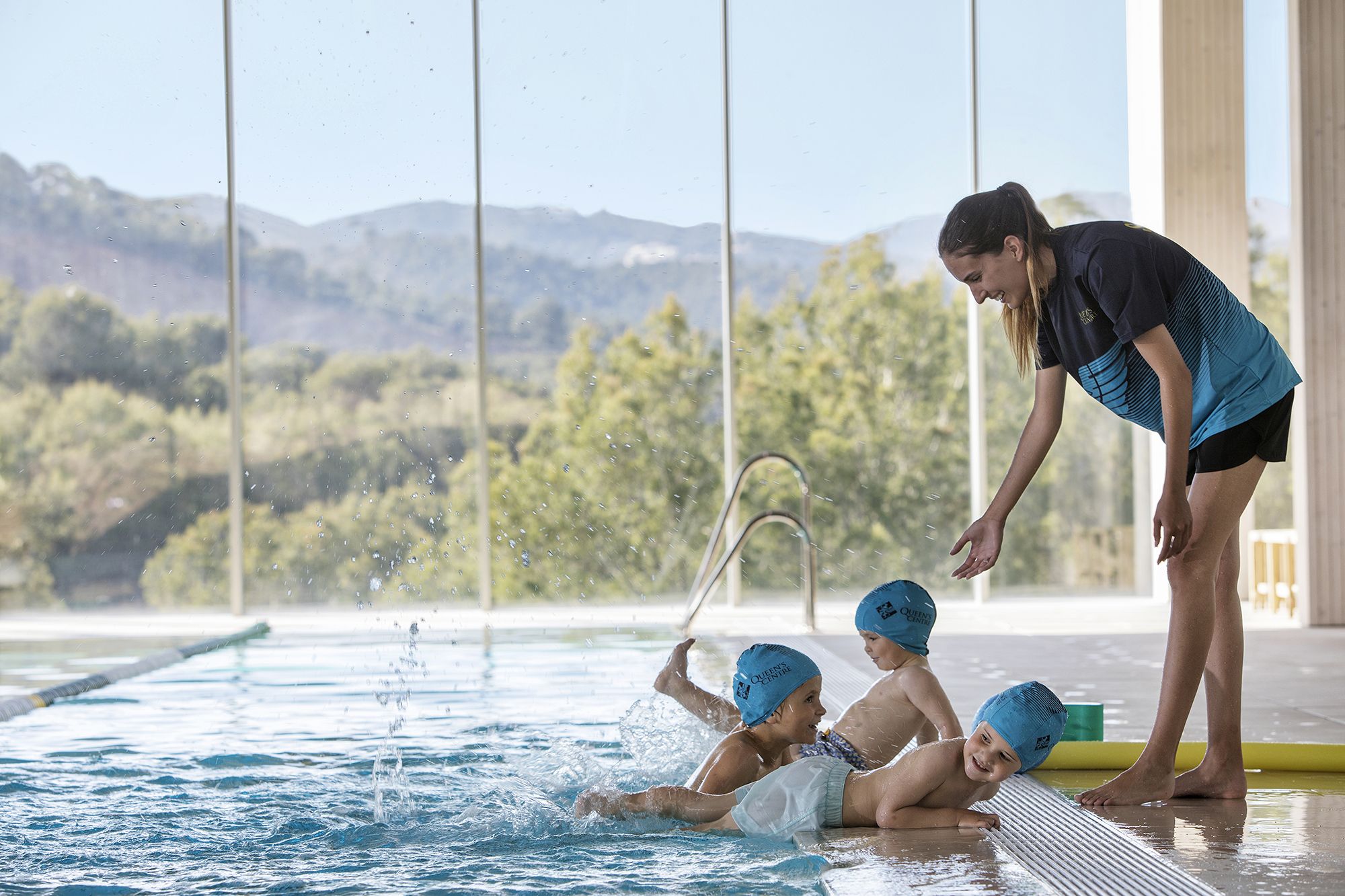 La piscina dispone de una zona específica de clases de natación para los más pequeños.