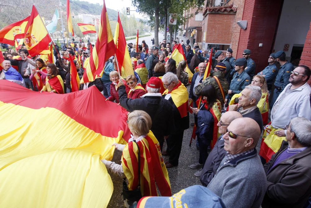 400 persones es manifesten a Girona en favor de la unitat d''Espanya i en contra del Govern destituït