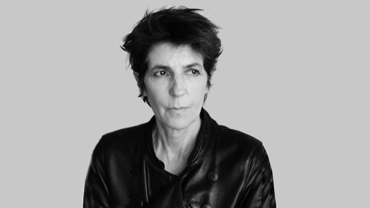 Christine Angot: «La literatura és l’art del silenci, i el silenci és llibertat»