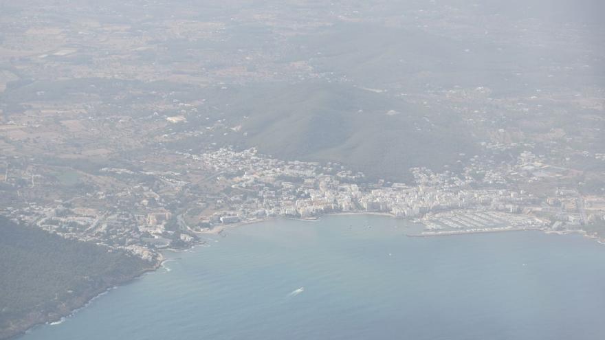 Vista aérea de 
Santa Eulària. |  C. NAVARRO