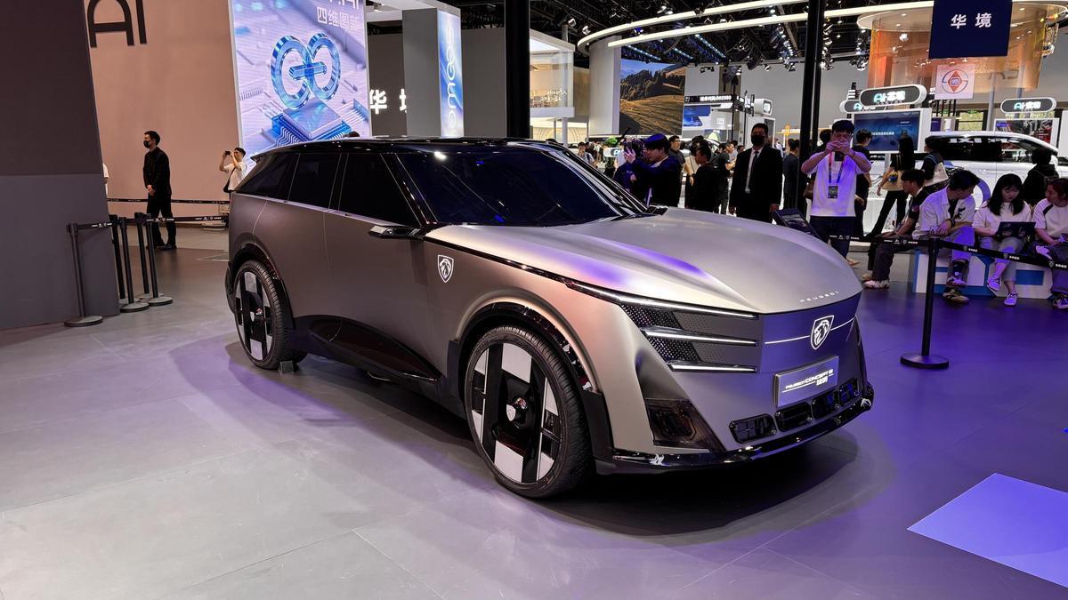 Peugeot Concept 8 expuesto en el Salón de Pekín