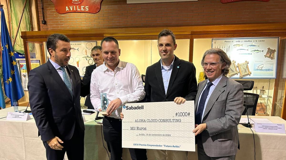 Entrega del Premio Emprendedor "Futuro Avilés" a Aloha Cloud Consulting en 2024.