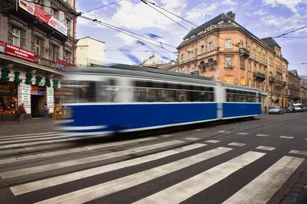 En cracovia todavía circulan tranvías y trolebuses.